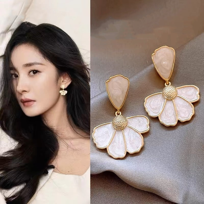 ARETES - FLOR PETALOS DORADOS