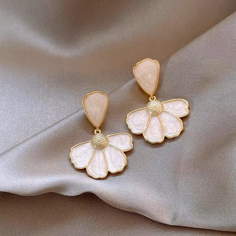 ARETES - FLOR PETALOS DORADOS