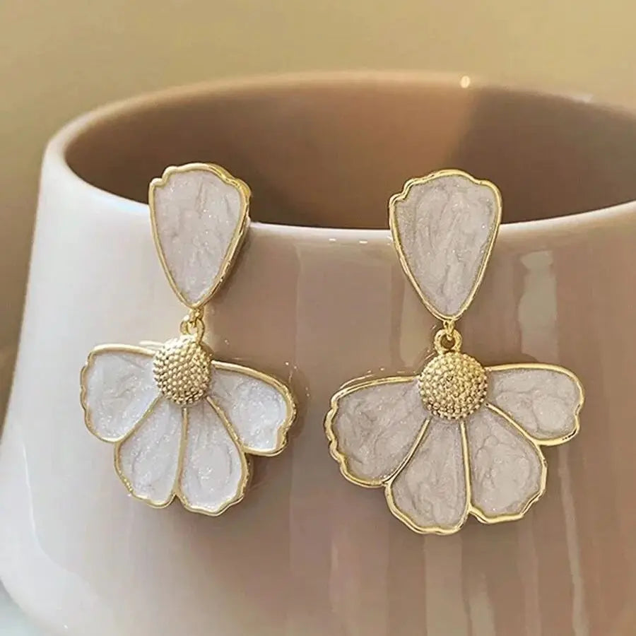 ARETES - FLOR PETALOS DORADOS