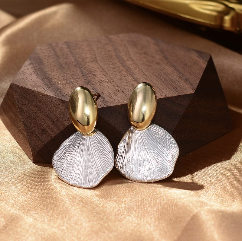 ARETES CONCHA SHINY
